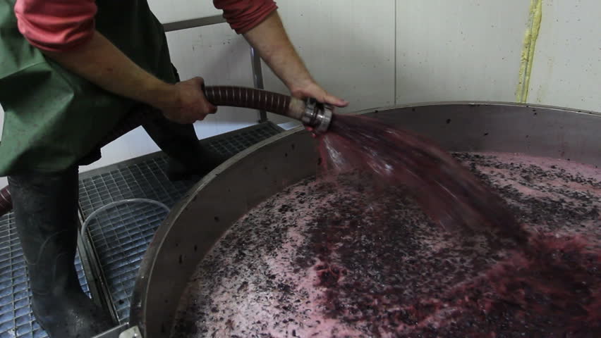 Wine mixing during fermentation process