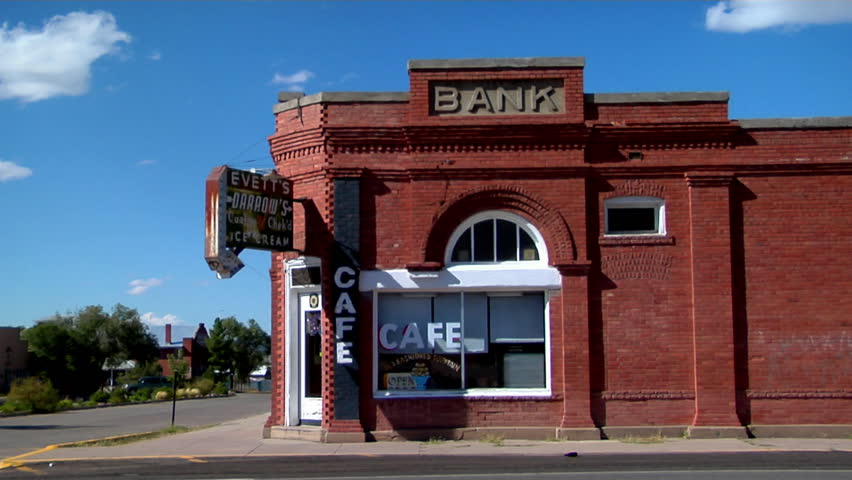 A cafe in a one-story brick building