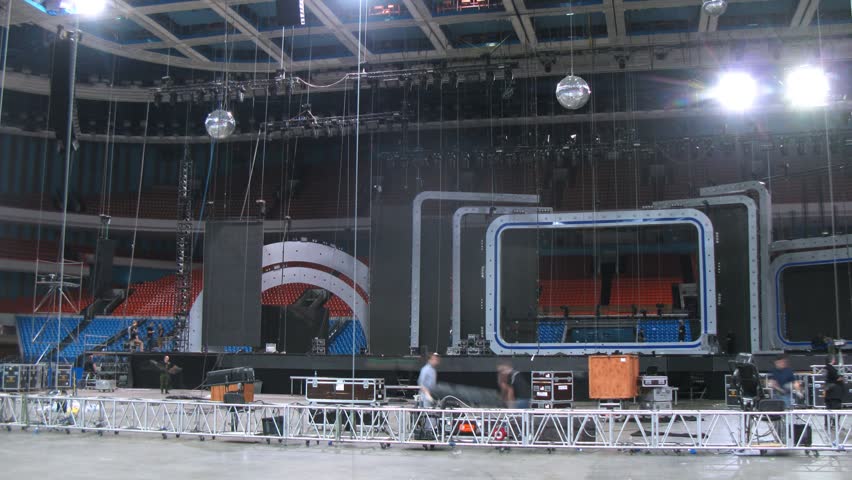 Working scenes dismantle scenery in form of frames after concert, time lapse