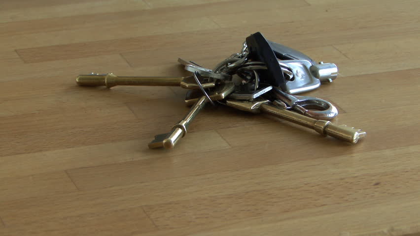 CLOSE UP OF A YOUNG WOMAN PICKING UP KEYS