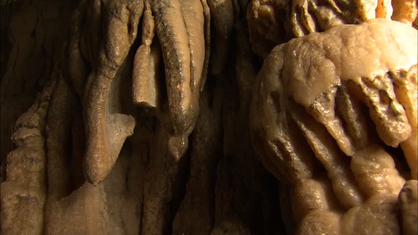 Zoom in to nice stalactite with dripping water