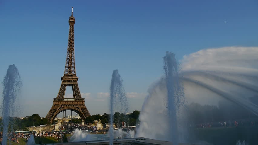 eiffel tower with spectacular fountains