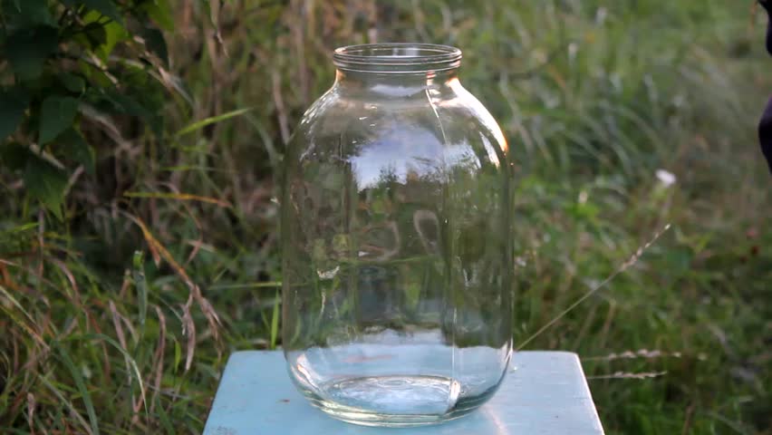 Bottling of honey
If you spill a mature (ready, present) honey produced in the vessel "slide."
