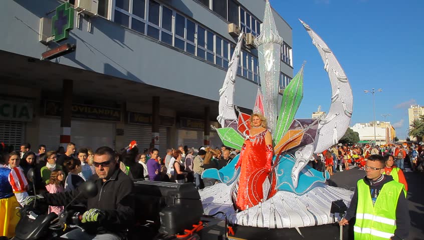 LAS PALMAS DE GRAN CANARIA, SPAIN - FEBRUARY 18: 200,000 masked revelers and a hundred or so festooned cars and floats in the Grande Parade (Gran Cabalgata ) of the Carnival February 18, 2012, Spain 