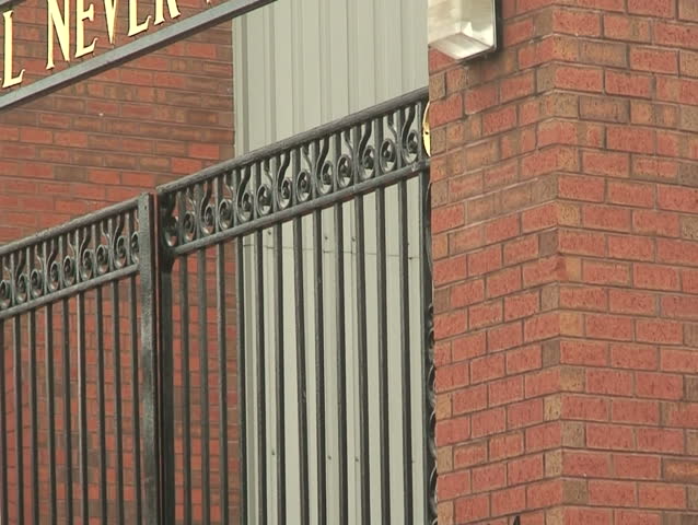 zoom out of bill shankly memorial gates
