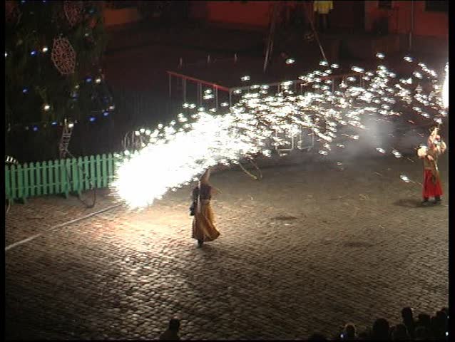 2008 December 1. Slovakia. Gzhezhchish. The city began pre-holidays. Citizens Contribute to look at the carnival and fireworks