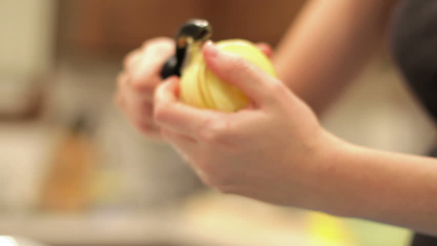 Skinning Apple (making pie)