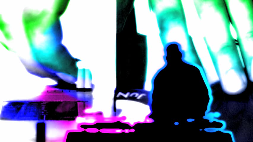 Siluete of skratching dj 
