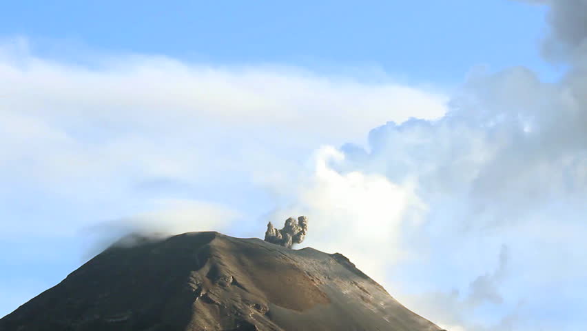 Timelapse of Tungurahua Volcano erupting, March 2013, Ecuador
