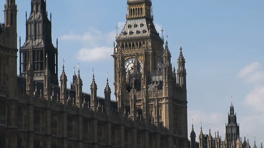 LONDON - MAY 16 2009: Tourists begin to return to popular vacation spots after the world wide recession starts showing signs of recovery. 