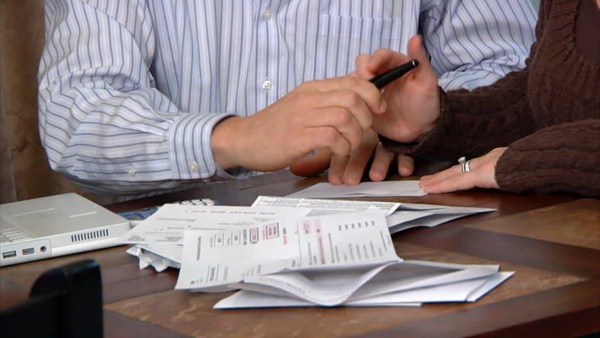 A husband and wife distressed over bills.