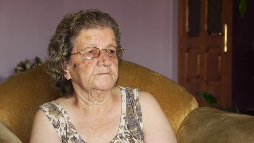 Old retired woman laughing - Retirement Home - Leisure - Relaxation - Humor  
