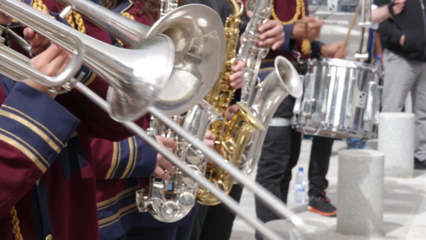marching-people-playing-instruments image - Free stock photo - Public ...