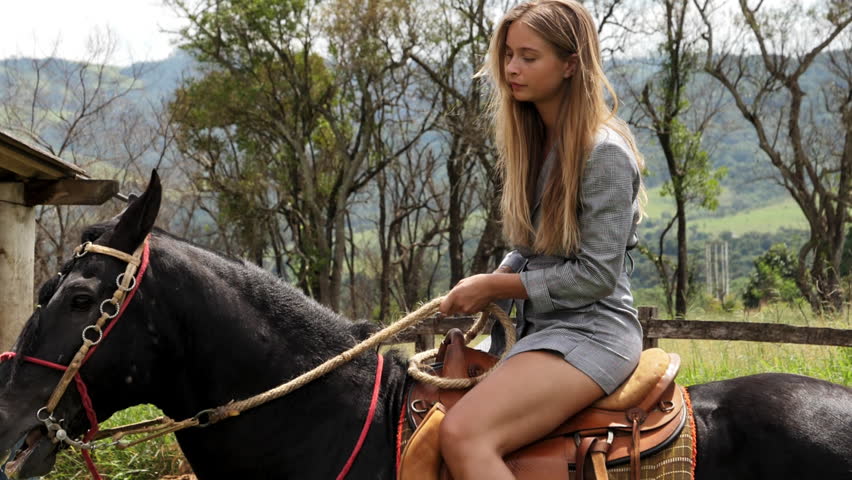 Beautiful girl riding. Horse riding девушки. Леди Ридинг хорсе. Фетиш наездница на пони. Lady Pony Ride.