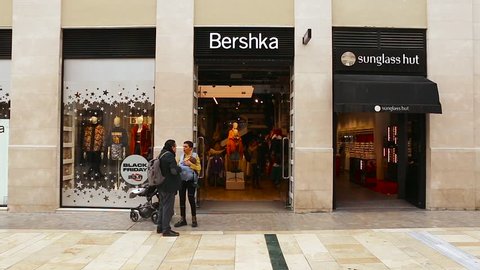 Hostil Hacia abajo más y más Malaga Spain November 23 2018 Bershka Stock Footage Video (100% Royalty-free) 1019942224 | Shutterstock Hostil Hacia abajo más y más Malaga Spain November 23 2018 Bershka Stock Footage Video (100% Royalty-free) 1019942224 | Shutterstock