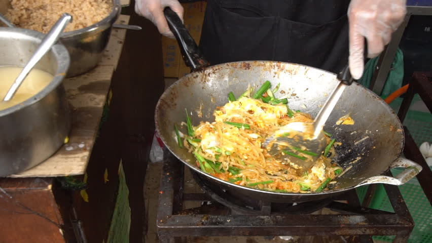 Hd00 27chef Preparing Pad Thai Street Food In Bangkok Thailand