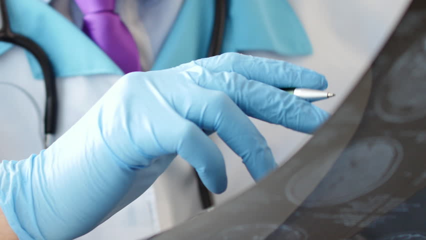 Illness with breath. Неприятный запах изо рта. Спрей для рта. Лечение в германии. Bad treatment.