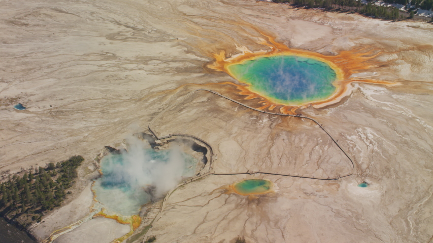 Grand Prismatic Spring in Yellowstone National Park, Wyoming image ...