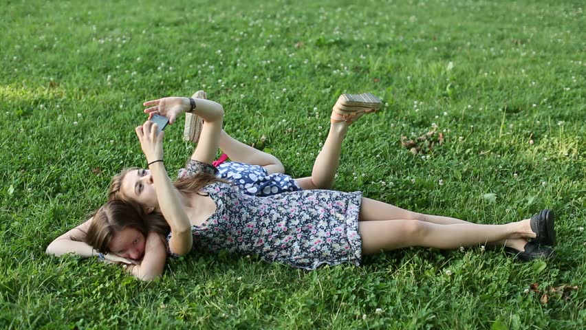 Young girls videos. Touching девочки. Tween Touch. Two girls on the grass. Tween grass.