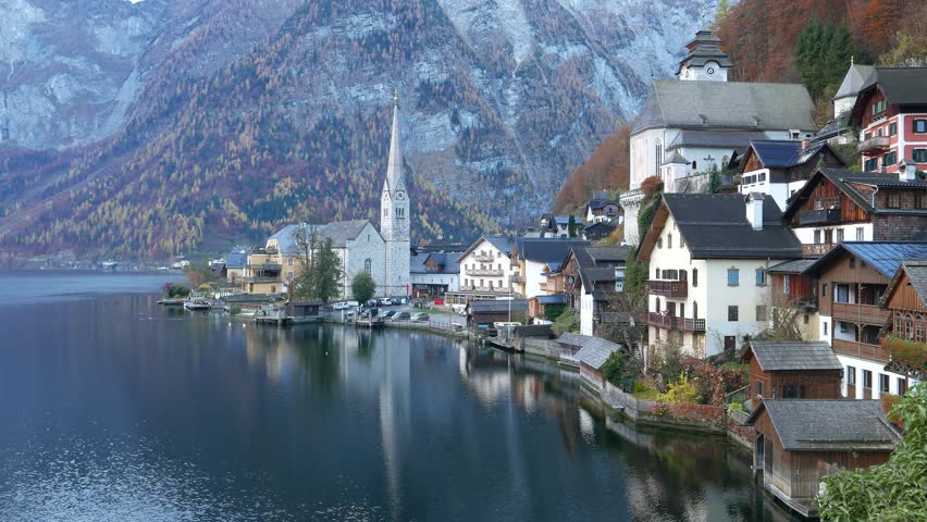 HALLSTATT, AUSTRIA -NOV 9, 2015: Hallstatt Mountain Village In Autumn ...