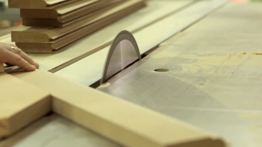 Hd00 10a Running Blade On A Bench Saw Sawing Trough The Wooden