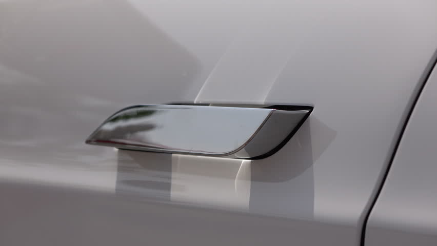 New Age Autonomous Electric Vehicle And Automatic Door Closing
