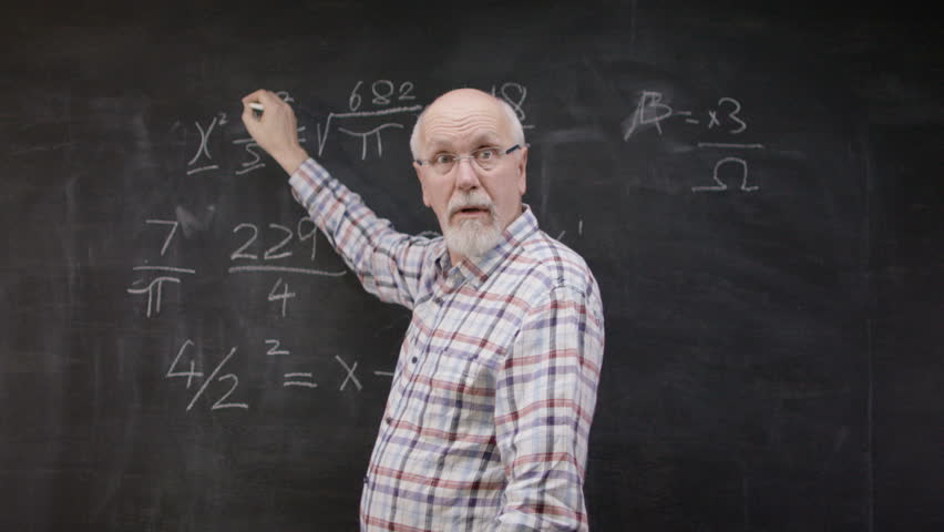 Teaching thinking. Академик ман по. Thinking Math man. Мужчина академик объясняет что то. Academic man looking Math Formula on blackboard.