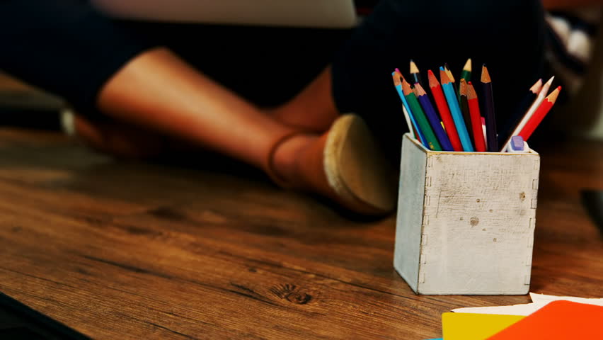 Header of penholder