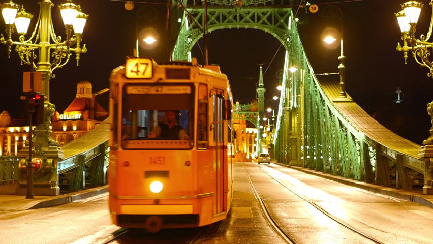 Képtalálat a következőre: „budapest public transport at night”