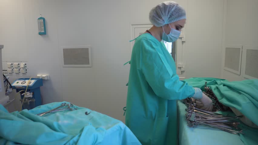 Scrub Nurse Preparing Surgical Instruments Stockvideos Filmmaterial 100 Lizenzfrei 25882454 Shutterstock