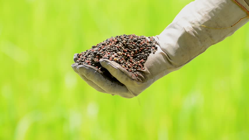 Header of fertilizer